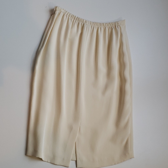 New Emmelle Egg Colored Evening Skirt Size Small - Picture 2 of 9